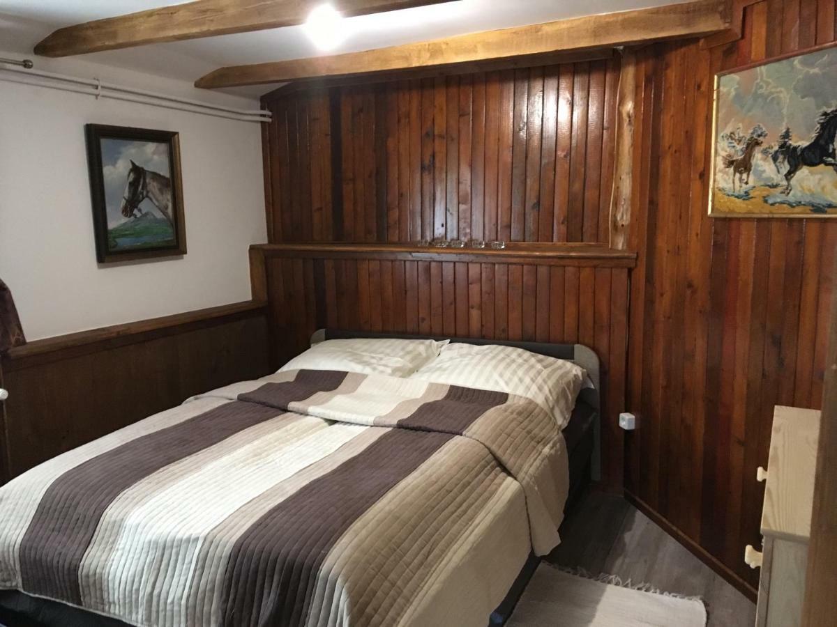 Balatonkenesei Nádfedeles Lovas Vendégház Esterno foto